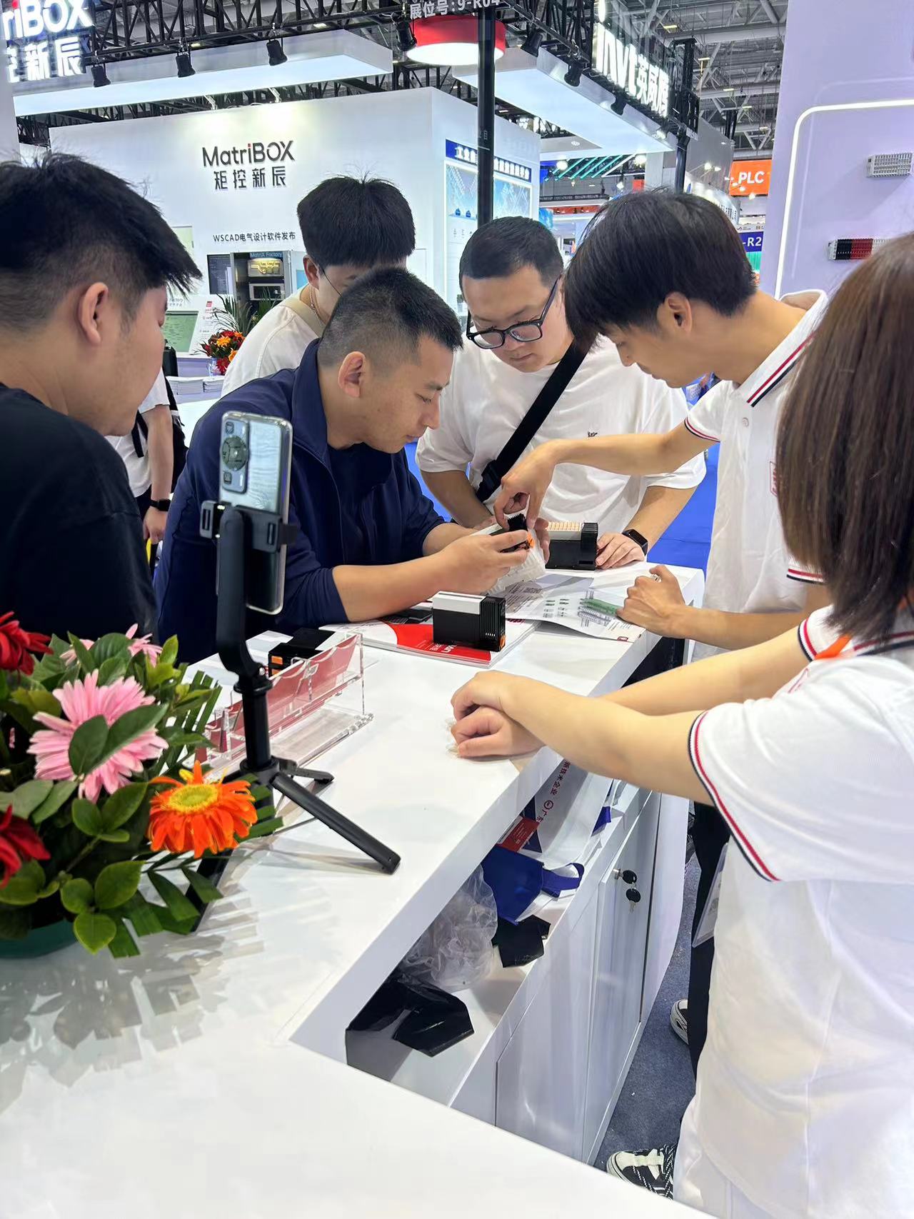 Menerima Gelombang Automasi Perindustrian Pintar, Sanan Mendapat Pengiktirafan Industri di Pameran ITES Shenzhen